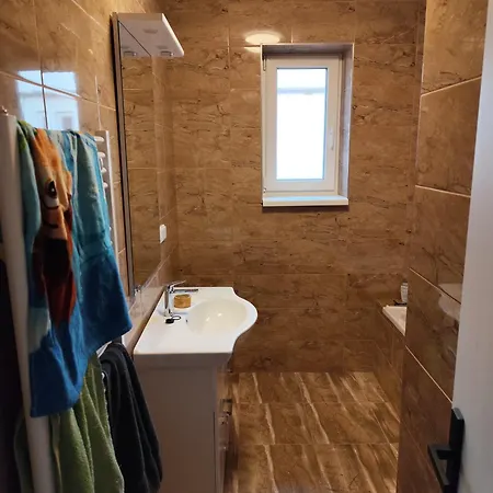 Krasny 3 Izbovy Pri Aquaparku * سينيتش
